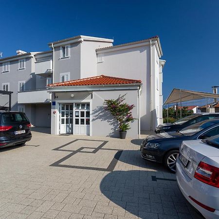 Apartments Crnekovic Tomislava 8 Baška Exterior foto