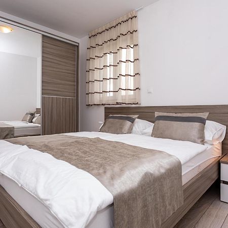 Apartments Crnekovic Tomislava 8 Baška Exterior foto